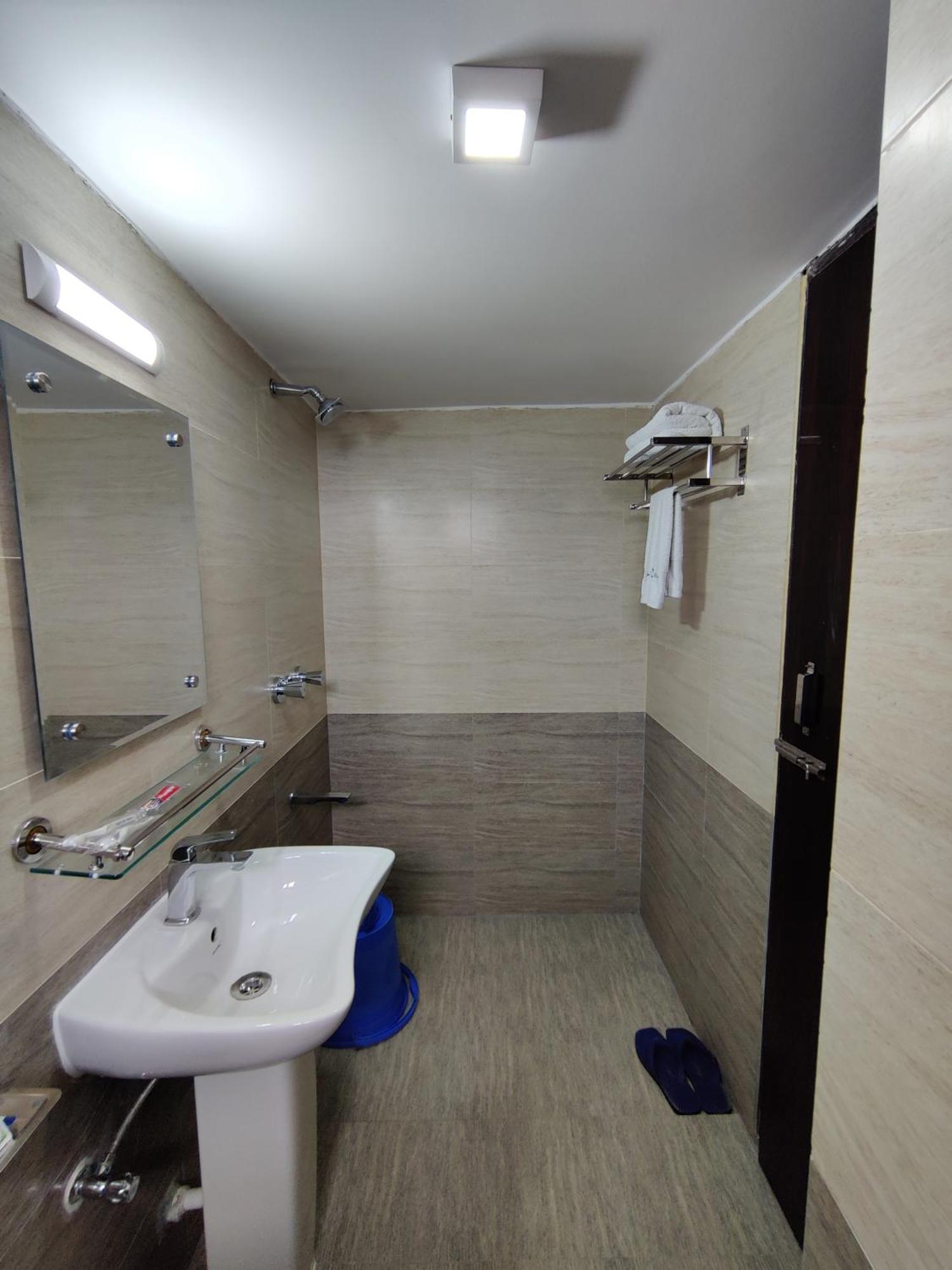 Hotel Sea Moon Cox's Bazar Bagian luar foto